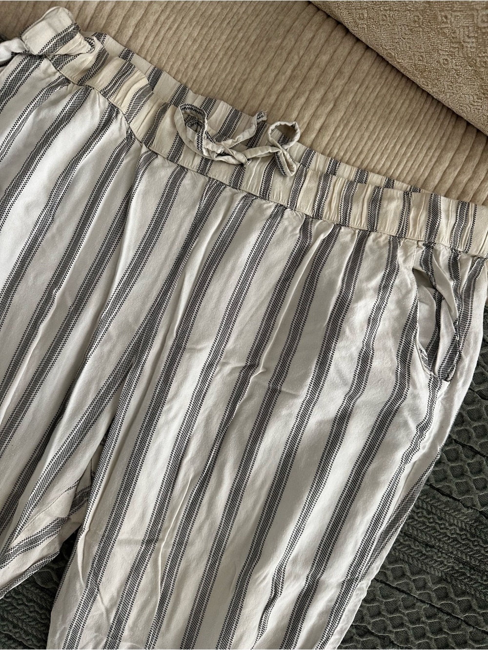 American Eagle Outfitters White and Black Striped Drawstring pant